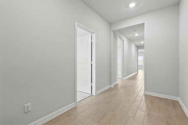 Building Photo - Room in House on Caulfield Pl