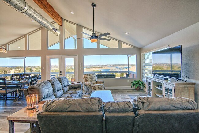 Foto del edificio - 1526 Lakeside Dr W