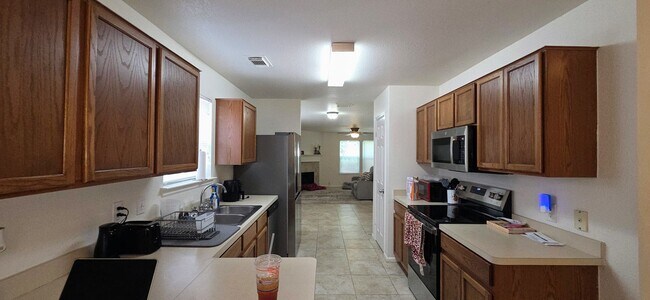 Building Photo - Northeast San Antonio 5-Bedroom off Judson...