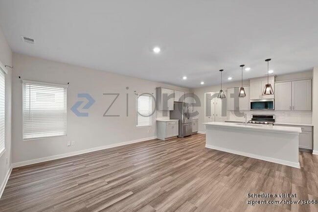 Building Photo - Unit