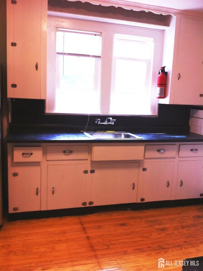 Foto del edificio - 1301 Central Ave