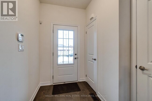 Building Photo - 6 Jellicoe Ct