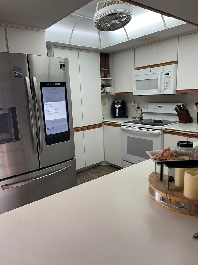 Building Photo - 2616 Cove Cay Dr