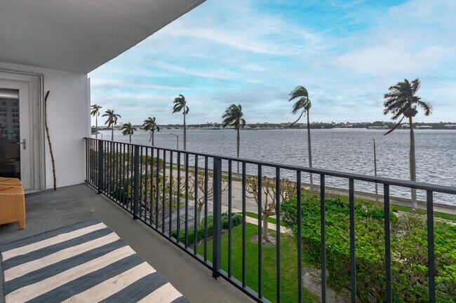 Building Photo - 1701 S Flagler Dr
