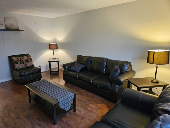 Building Photo - 2121 Rae St