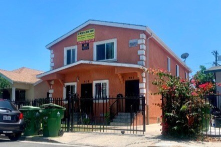 Foto principal - 906 E 52nd Pl