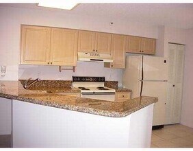 Building Photo - 2205 S Cypress Bend Dr