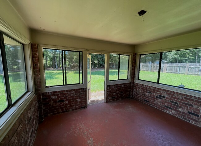 Foto del edificio - 150 Shelly Ln