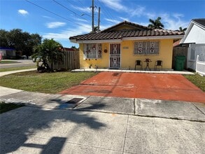 Building Photo - 11400 NW 87th Ct