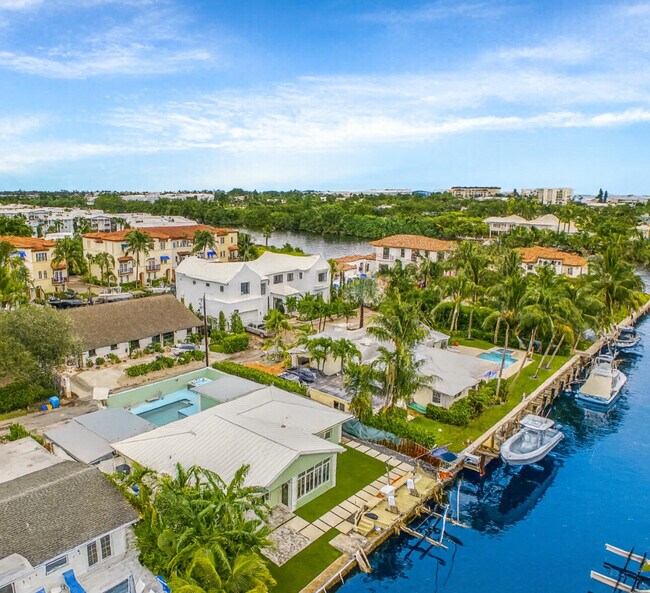 Foto del edificio - 810 Bamboo Ln