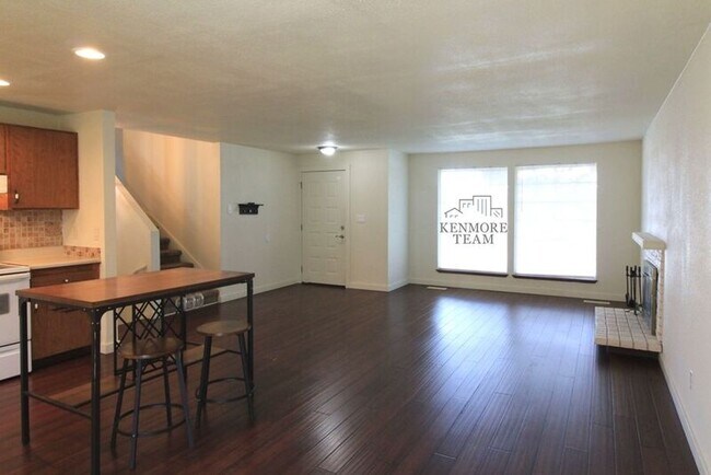 Building Photo - 1708 S Jean St