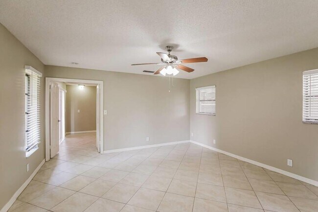 Foto del edificio - 11179 NW 18th Ct