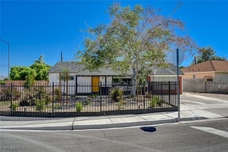 Building Photo - 1201 Douglas Dr