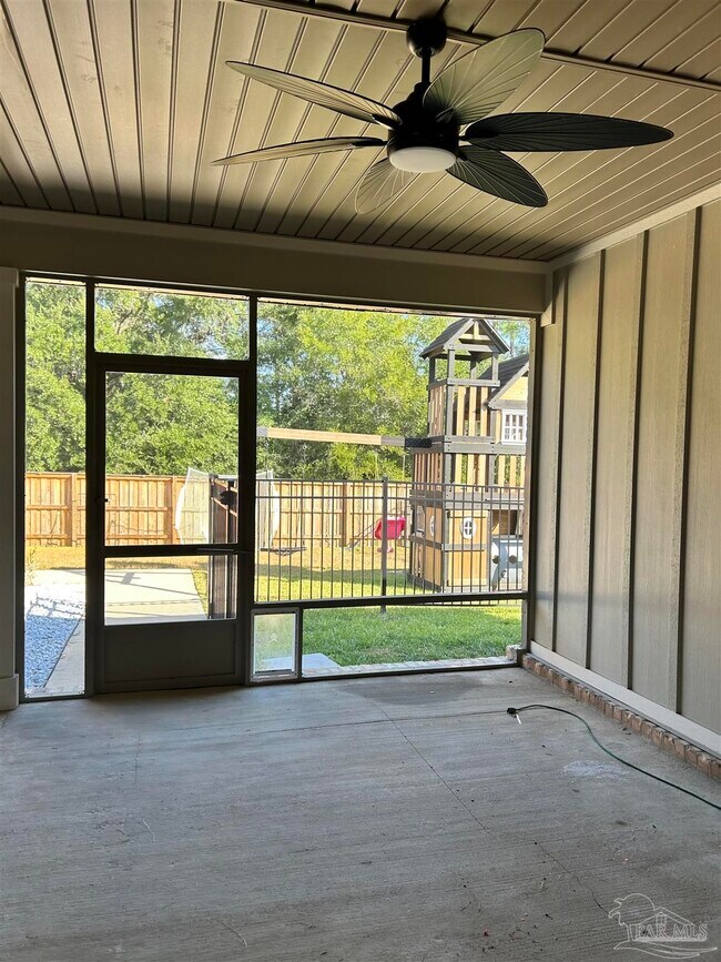 Foto del edificio - 4084 Blue Hillside Ln