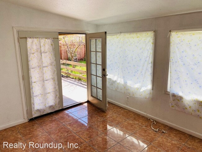 Building Photo - 3 br, 1 bath House - 6308 Leola Way