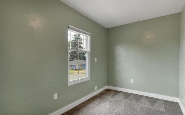 Building Photo - 3505 Lancaster Dr NE