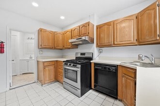 Building Photo - 1433 43rd St