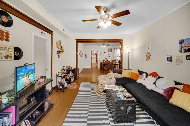 Foto del edificio - 1240 W Cornelia Ave