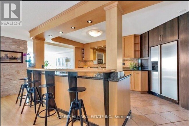 Building Photo - 130 Carlton St.