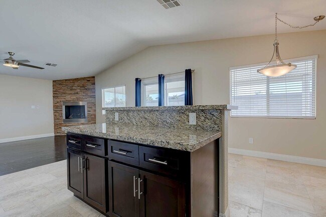 Building Photo - Great Single Story in Silverado Ranch