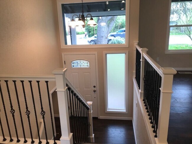Foto del edificio - Beautifully remodeled 2 Story SFH 4 BD 2.5...