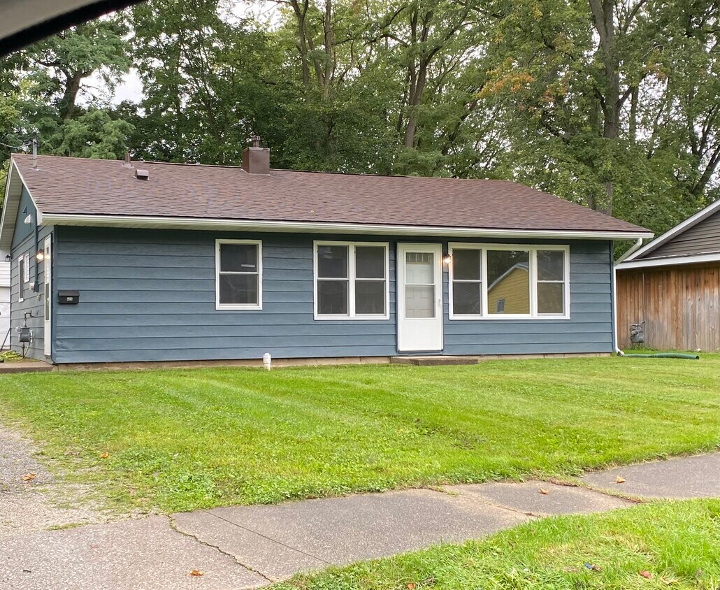 609 Parkside Ave, Valparaiso, IN 46383 House Rental in Valparaiso, IN