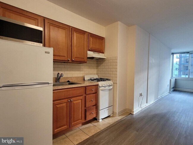 Foto del edificio - 604 S Washington Square