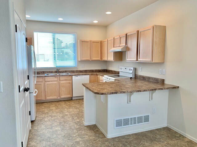 Foto del edificio - Spacious 3 Bedroom Home in Heron Pointe Su...