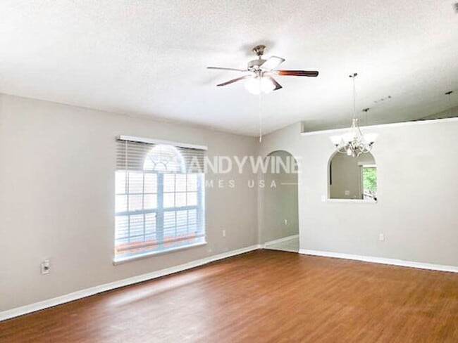 Building Photo - Happy New Year! Move in by 1/15 and get Fe...
