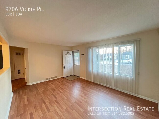 Foto del edificio - 9706 Vickie Pl