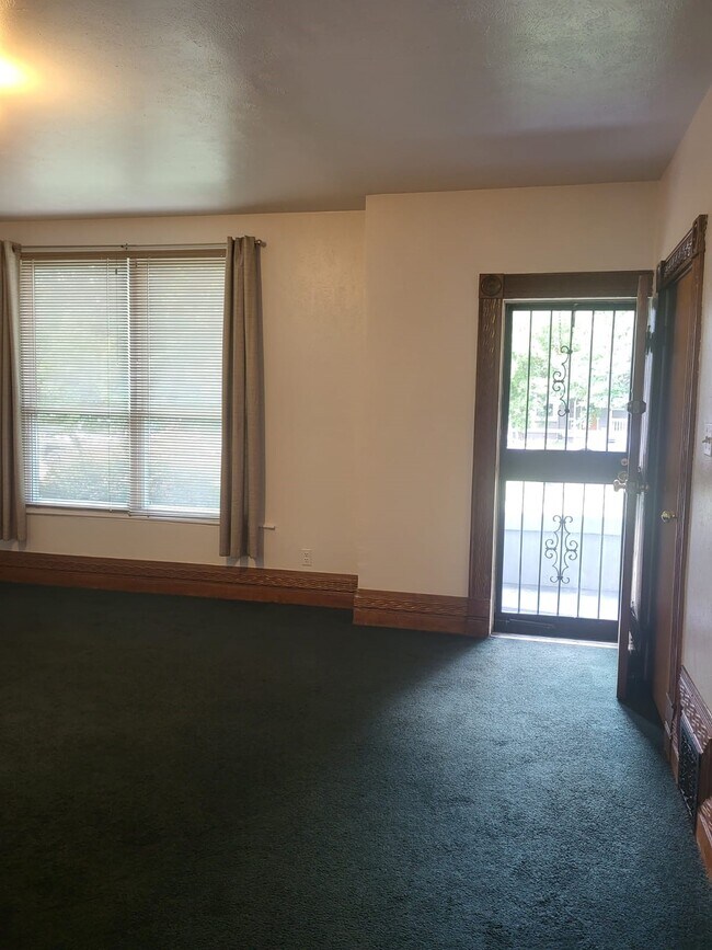 Foto del edificio - 2434 N Franklin St