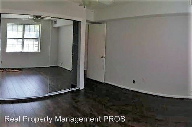 Building Photo - 2829 S Wakefield St