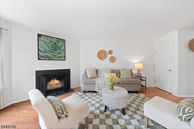 Foto del edificio - 53 Dewitt Ln