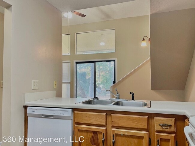 Building Photo - 2 br, 2 bath House - 1015 Stonegate Dr Unit B