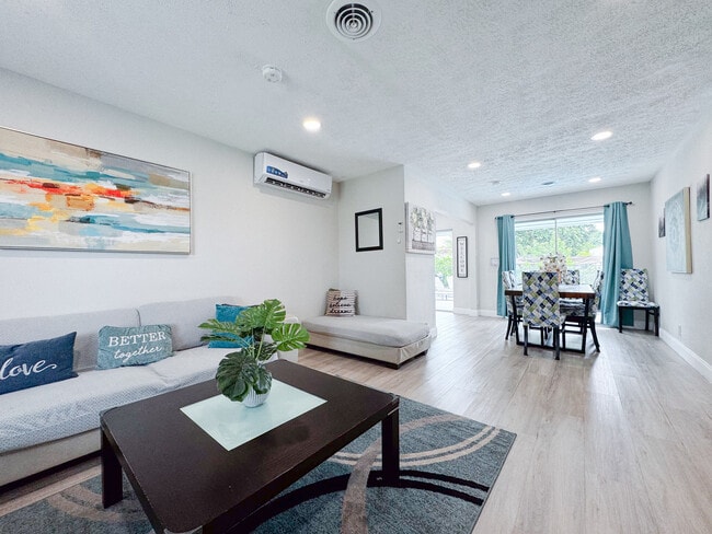 Building Photo - 2841 SW 4th Ct