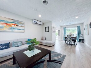 Building Photo - 2841 SW 4th Ct