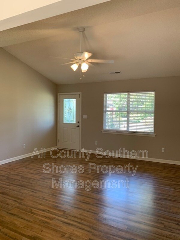 Building Photo - 641 University Forest Cir