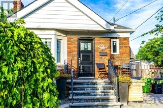 Building Photo - 33 Athlone Rd