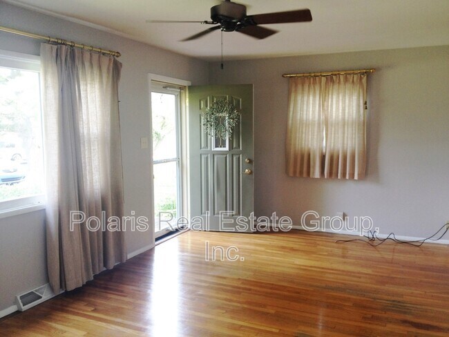 Building Photo - 818 E Auman Dr
