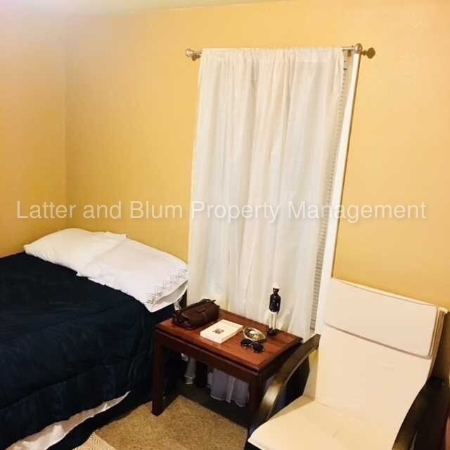 Building Photo - 2613 Dryades St