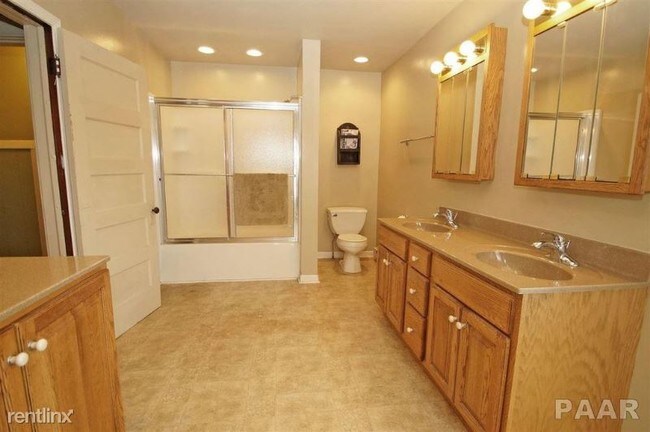 Foto del edificio - 6 br, 3 bath House - 204 N Prairie St