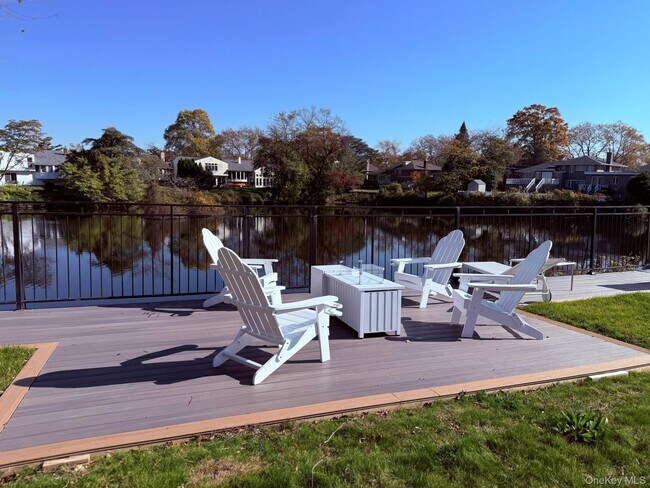 Foto del edificio - 640 Derby Ave