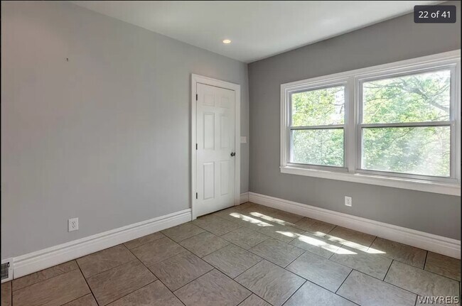 Kitchen - 329 Baynes St