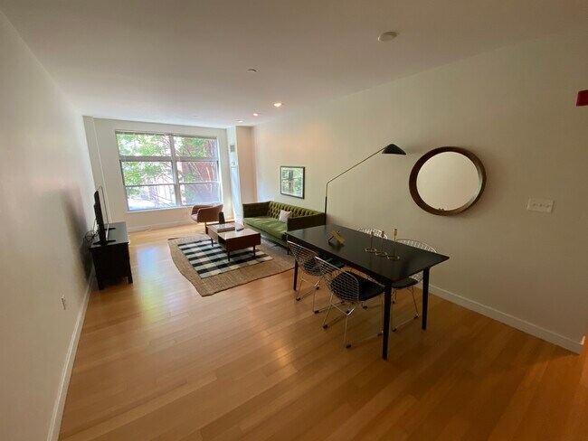 Foto del edificio - 108 E Brookline St