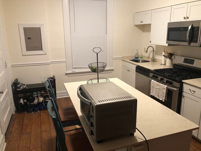 Kitchen - 264 Boas St