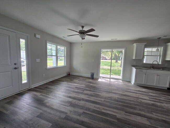 Foto del edificio - Brand new unfurnished 2 bedroom, 1 bath du...