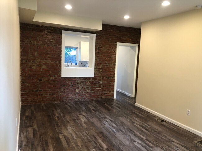 Building Photo - 428 Sepviva St