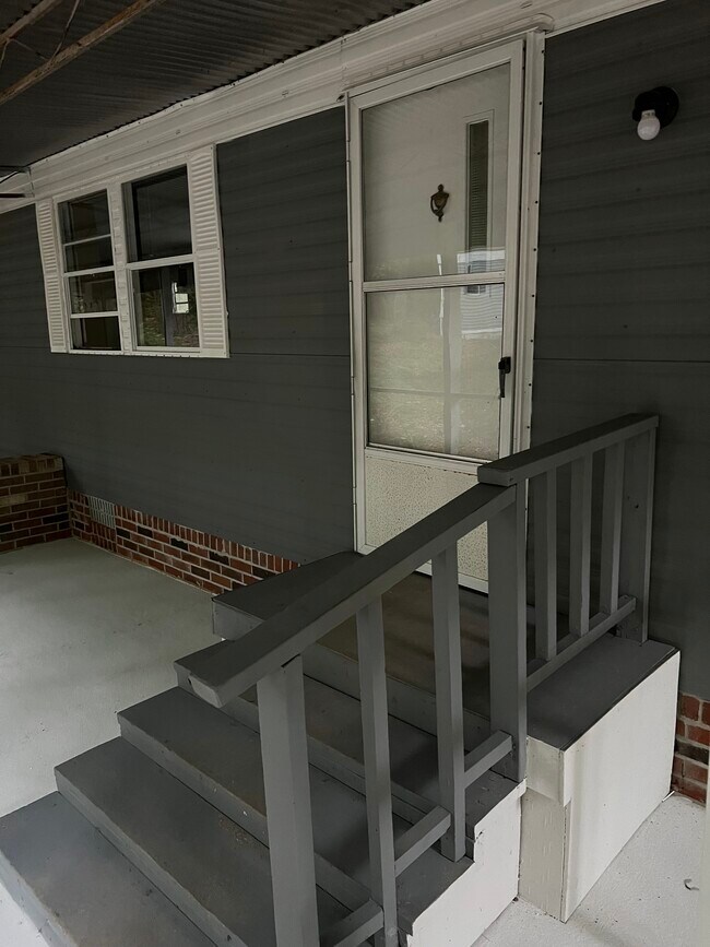 Building Photo - 71 Fernwood Dr