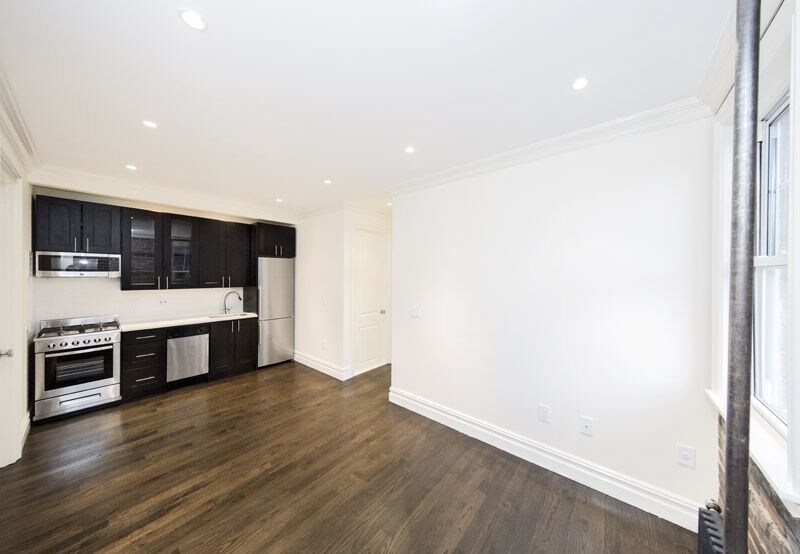 Foto principal - 353 E 13th St
