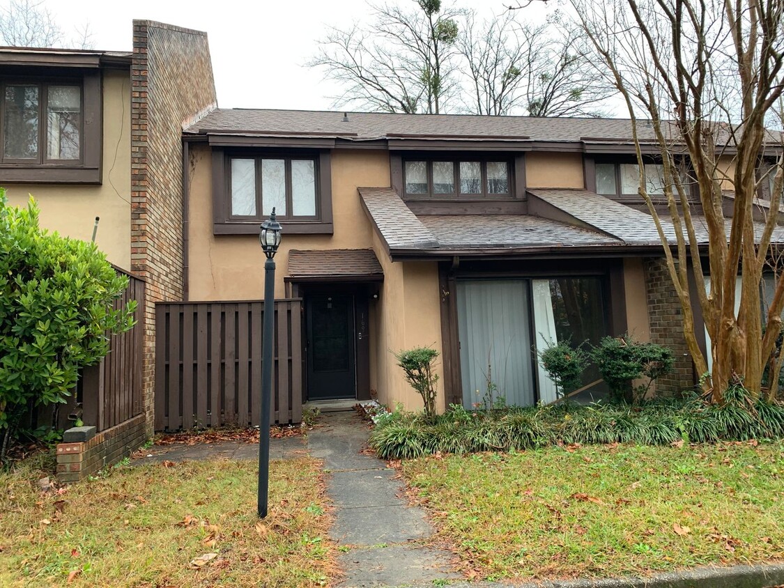 Primary Photo - Renovated Town Home - Section 8